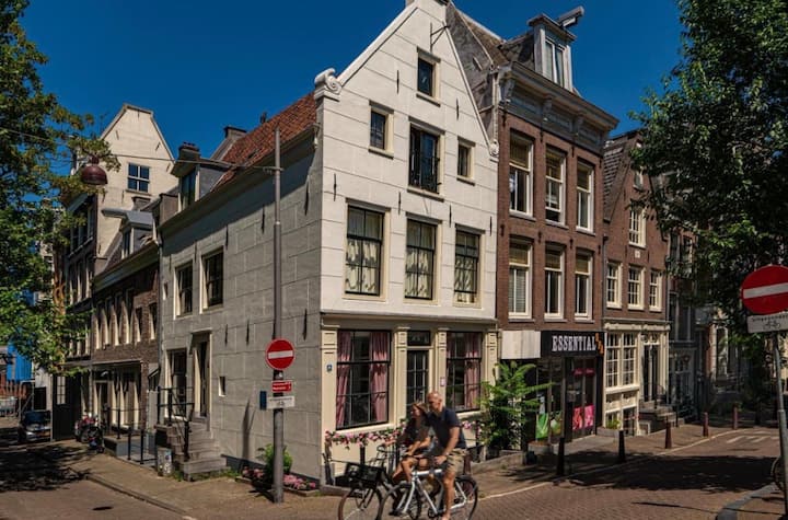 Bed & Bike - 5 Star Luxury Houseboat In Amsterdam - Amsterdam