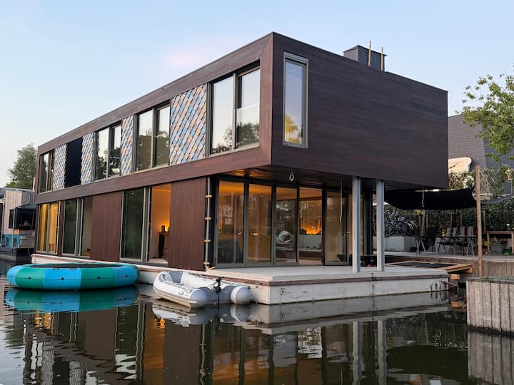 Bed & Bike - 5 Star Luxury Houseboat In Amsterdam - Ámsterdam