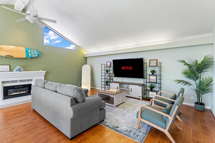 10min To Beach+pier! Hot Tub / Theater / Fire Pit - Huntington Beach, CA