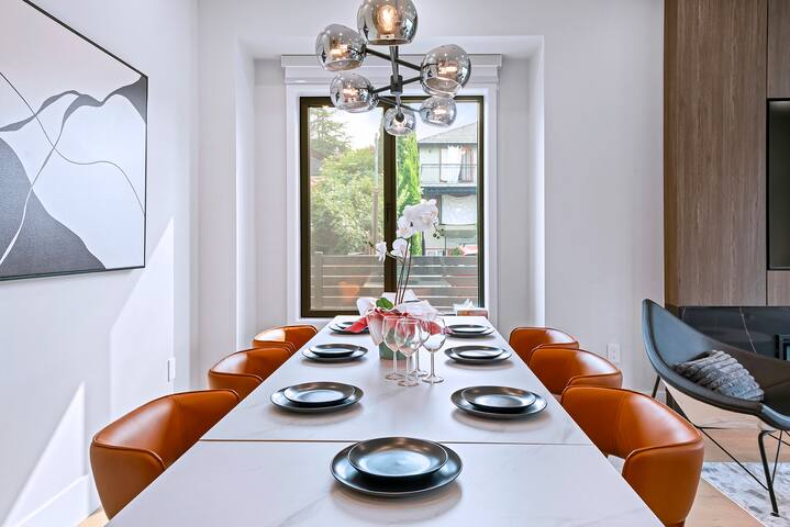 6 Cherry Blossom Castle- Direct bus to downtown gallery image 4