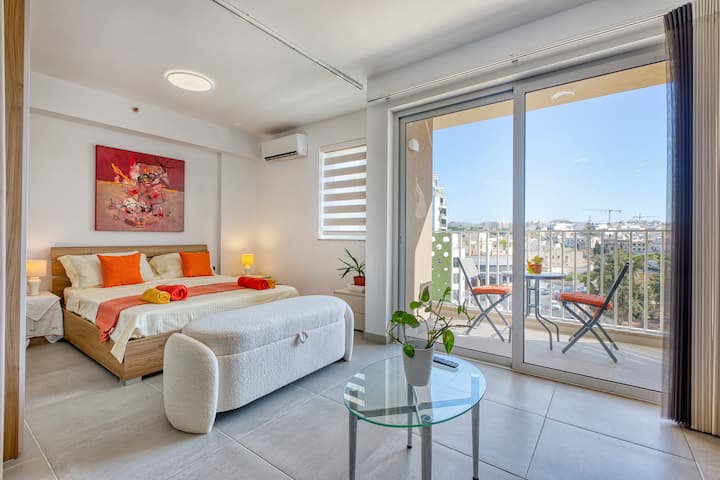 Studio Heart Of St. Julians Sleeps 4! Beyond Stay - Malta