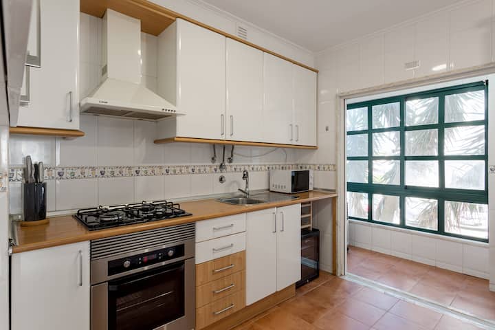 Bright Studio With Balcony In Central Cascais - Cascaes