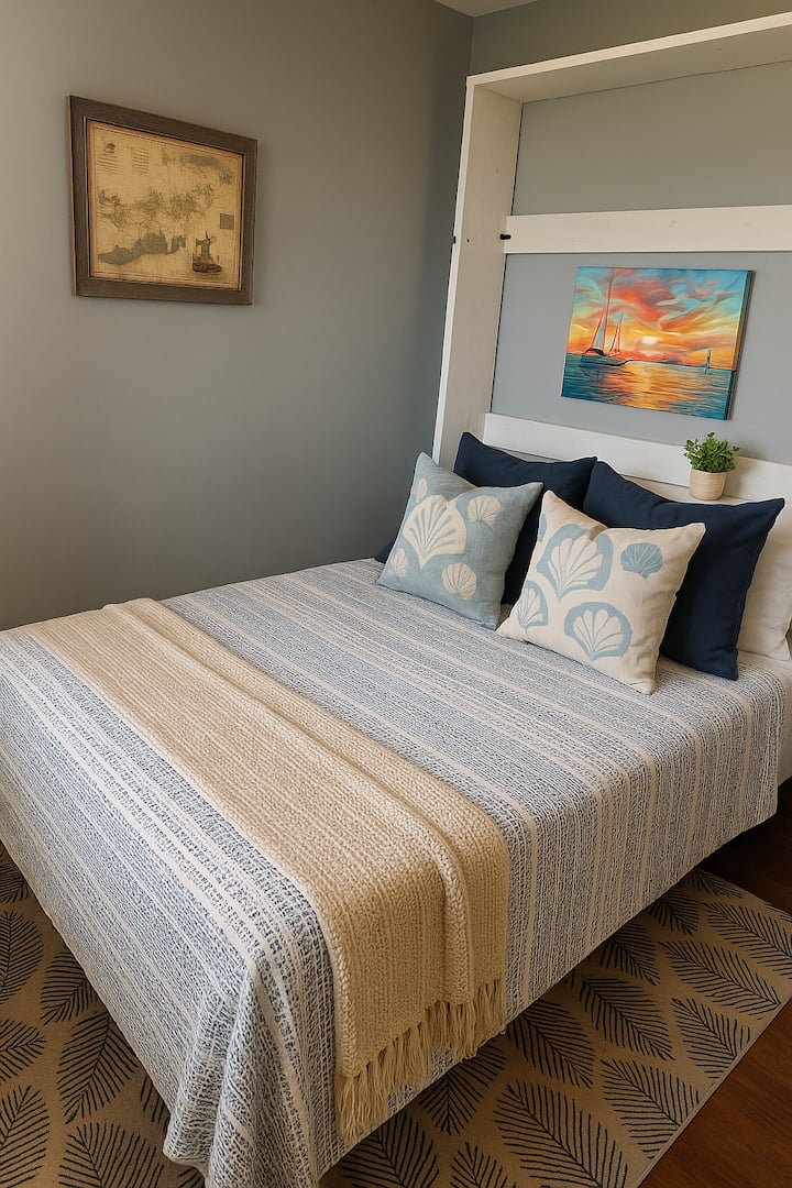 Cama Queen Murphy. La habitación se puede configurar como un dormitorio o una oficina.