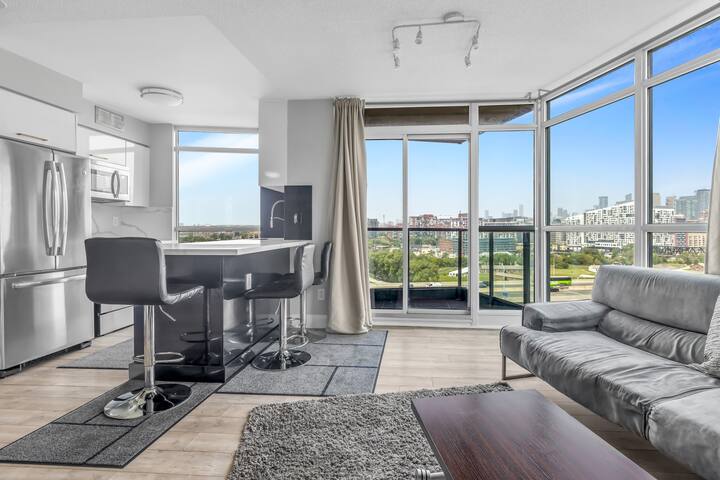 2 bedroom apartment with pool and free parking