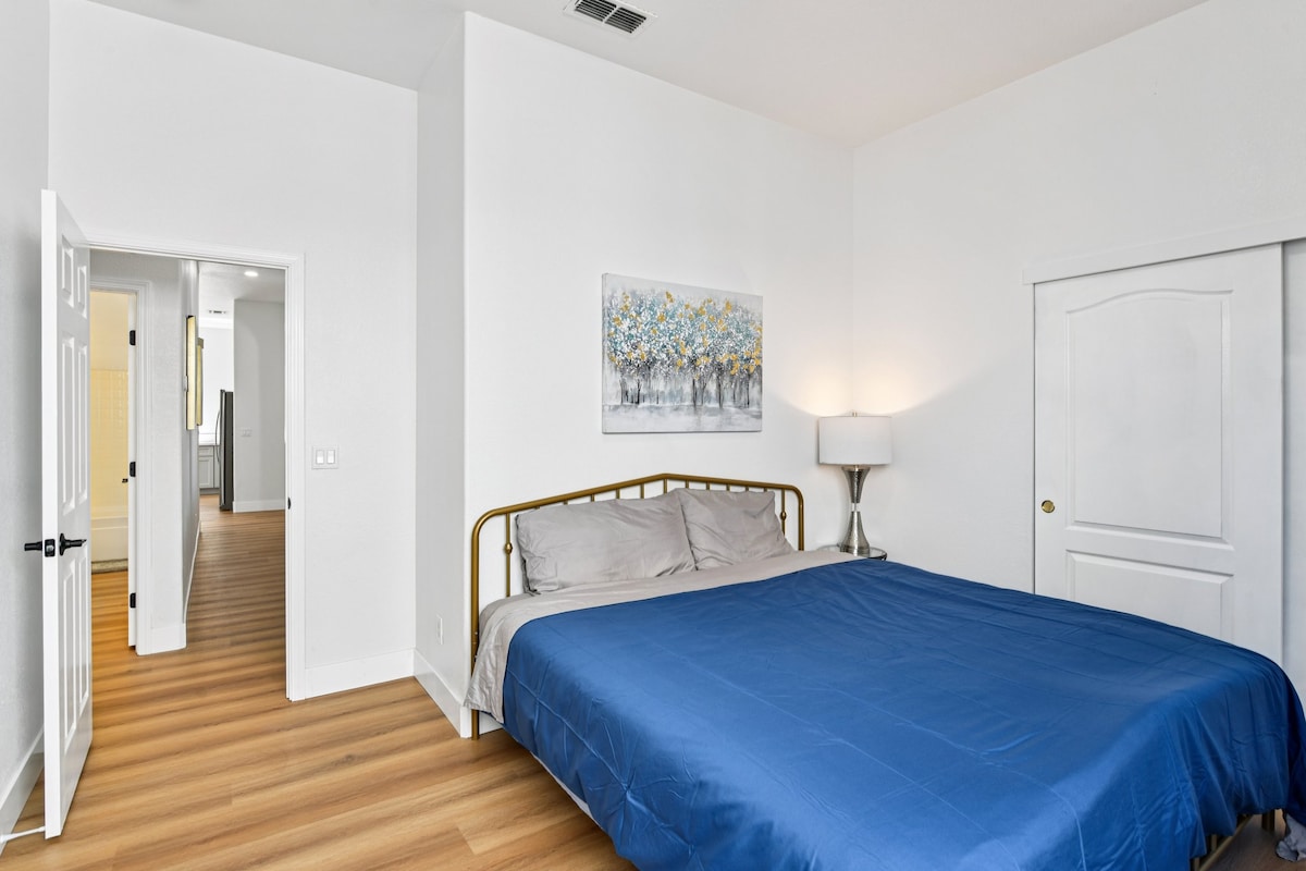 Monthly 35% off | Fully Remodeled | 2300 SF 4B3B - Houses for Rent