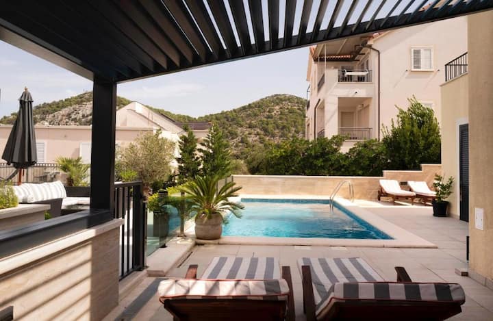 New Royale 4 With Shared Pool - Hvar