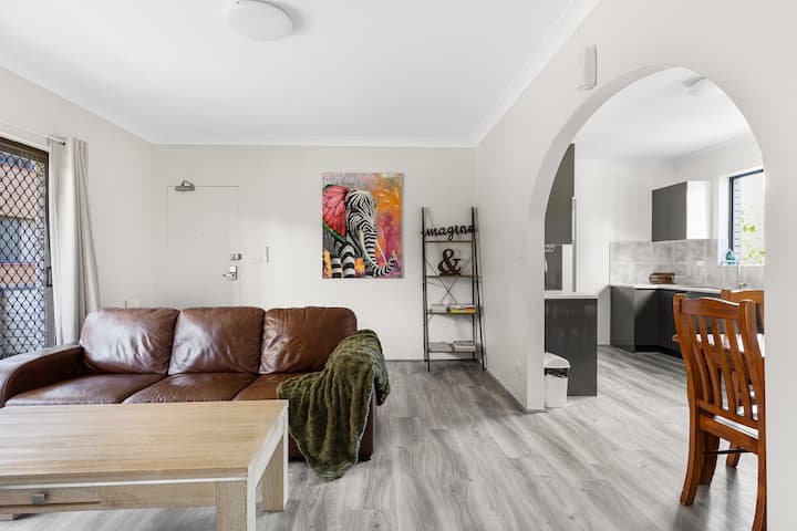 Cozy & Modern 2br City Stay - Parramatta