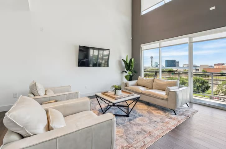 Downtown Dallas – Lux Penthouse No. 604