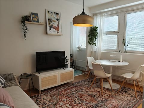Top Airbnb: Compact one-bedroom apartment with great transportation everywhere in Haaga