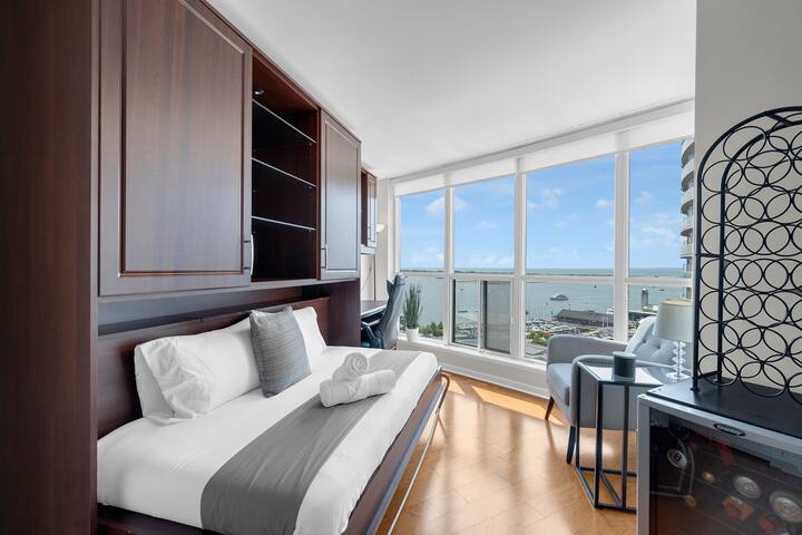 CN Tower View – Spacious 3BR – Pool/Gym – Walkable gallery image 5
