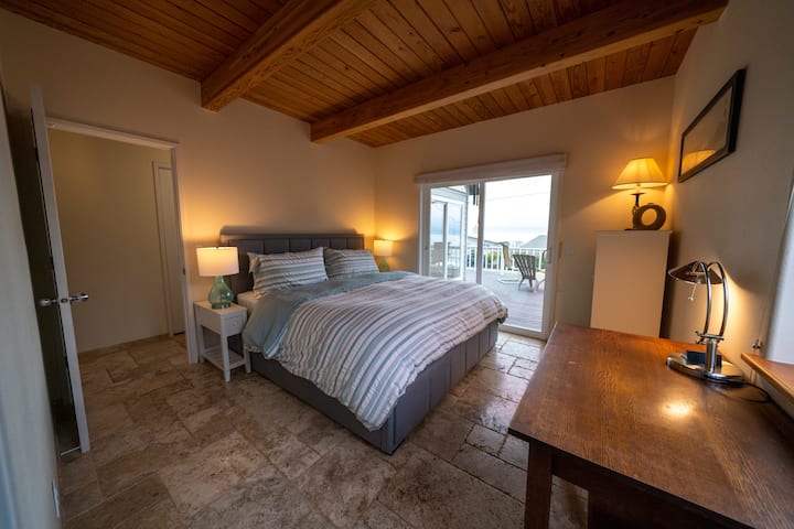 ¡Habitación en el primer piso con acceso a la terraza y vistas al mar!