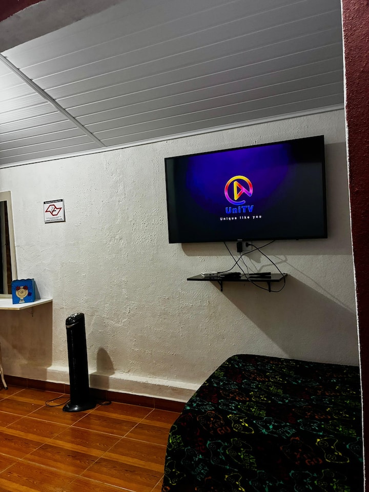 "Casa Inteira C/garagem, Perto Do Shopping E+ - São José dos Campos