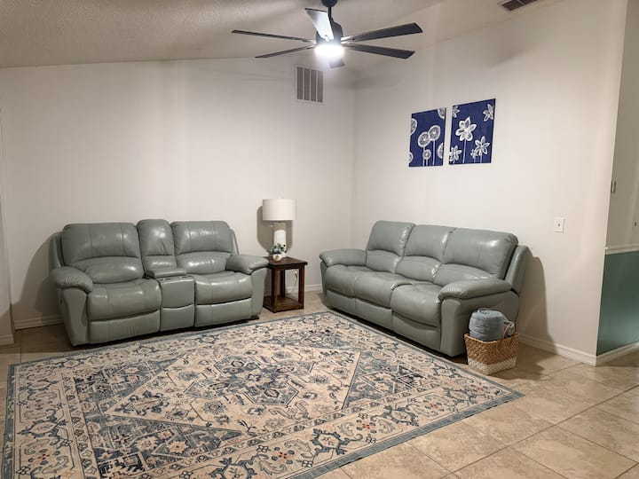 Disney/daytona Beach Home W/ Private Yard - Deltona, FL