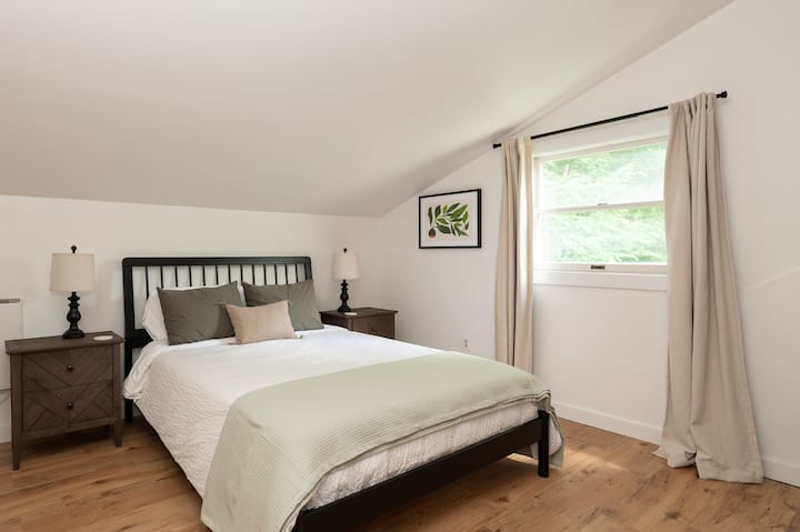 Queen Bed - Avocado Organic Mattress