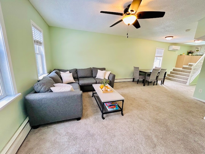 Private Deck, Fenced Backyard, On-site Parking - Saint Paul, MN