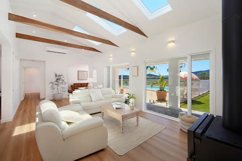 Lujo - Luxe Country Stay- Pool-  Mountain Views