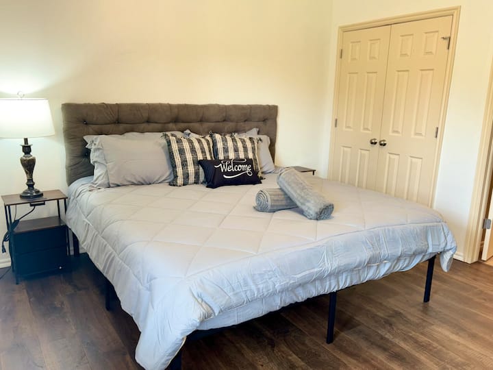 ห้องนอนที่ 3 (เตียงคิงไซส์ 1 หลัง)