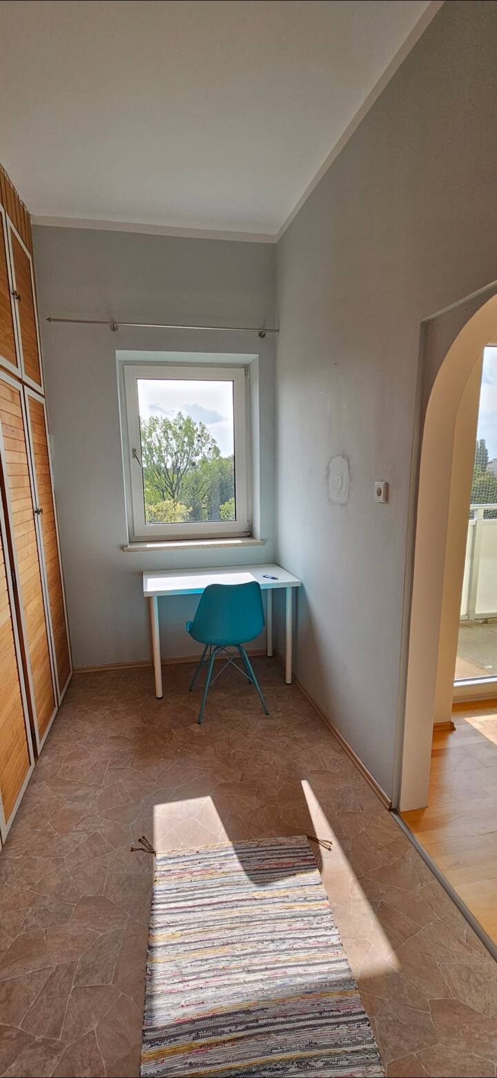 Ambienti i dhomës së gjumit