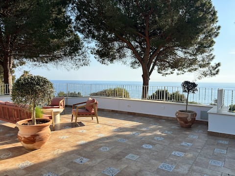 Sea View Entire Villa- Private Garden&Beach Access
