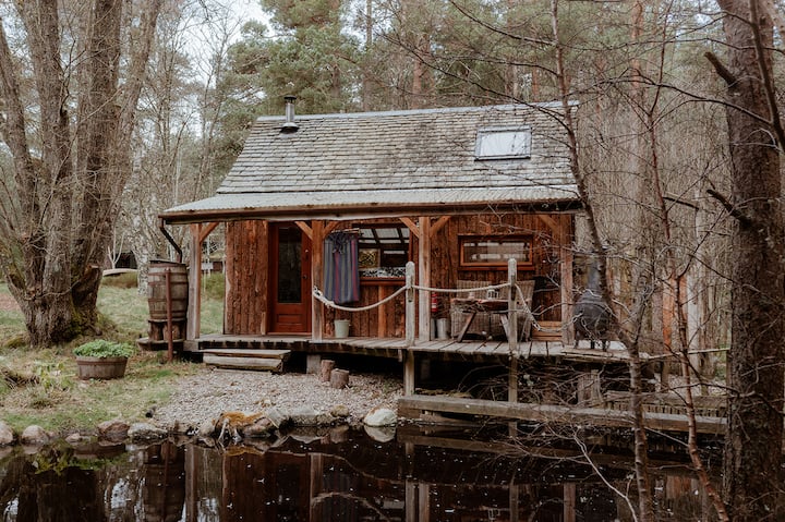 Romantic Woodland Hut | Pondside, Off-grid, Sauna - Grantown-on-Spey