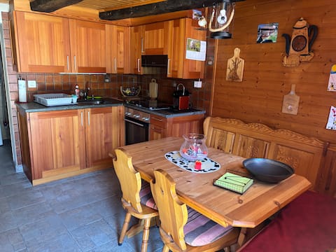Top Airbnb: Ground floor apartment of a chalet in Anniviers