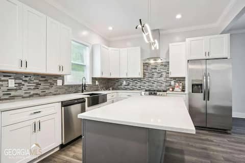 Top Airbnb: 3 Bedroom near downtown Atlanta in Pittsburgh