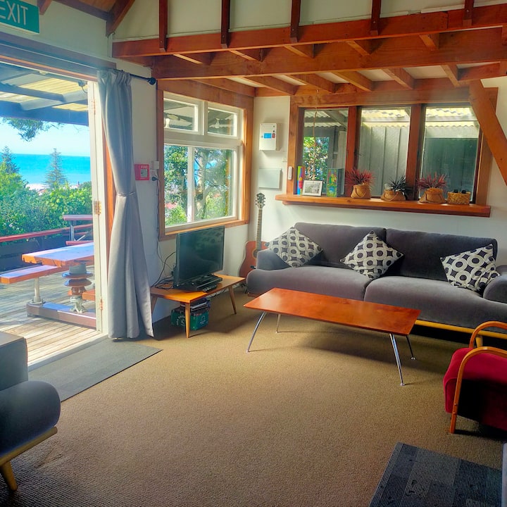 Tokomaru Bay Exclusive Beach House Stay - Tokomaru Bay