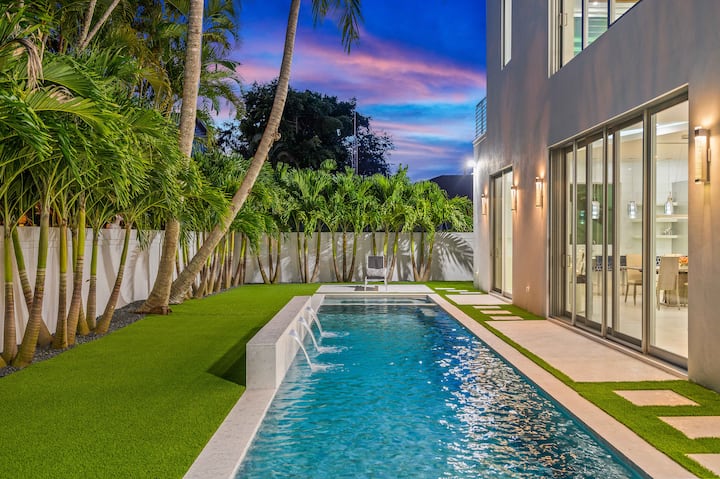 Luxury New Modern Beach Mansion In Best Location! - Jupiter, FL