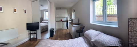 Successful Airbnb property: Small Annex ideal for 1 person in Stoke Park And Cheswick