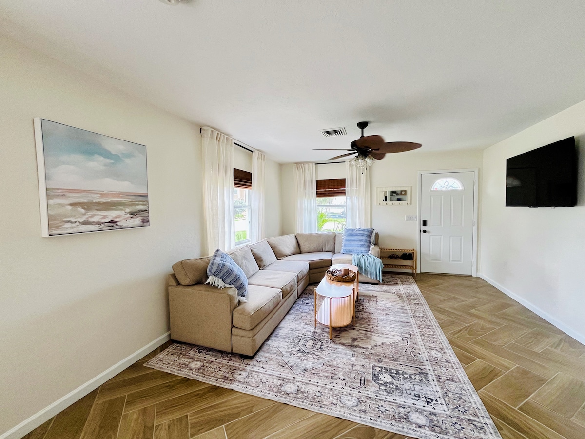 Top Airbnb: Nokomis Waterfront Unit Walk to the Beach & Dining in Laurel