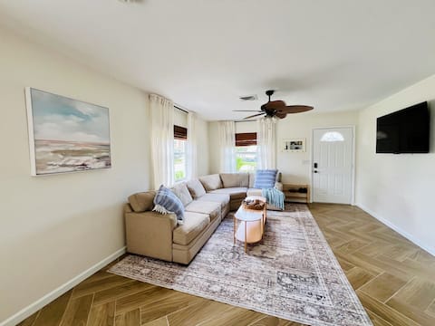 Top Airbnb: Nokomis Beach | Canal Front Unit | Boat Friendly in Laurel