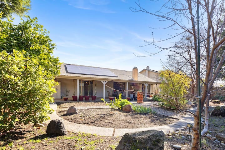Updated Pet-friendly 3br Home/north Stockton - Stockton, CA