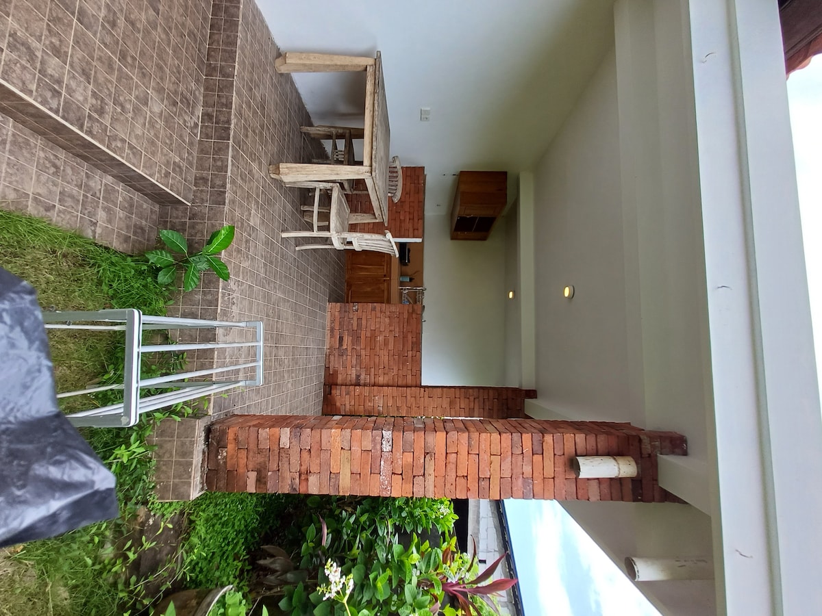 Bungalow in South Kuta · ★4.75 · 1 bedroom · 1 bed · 1.5 private baths, порівнянний Airbnb