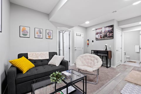 Top performing Airbnb: Modern and Cozy 1-Bedroom Suite in SW Calgary in Pine Creek