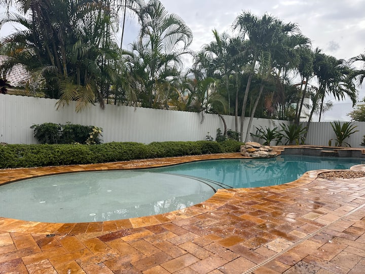 Miami Lakes Modern Luxury Oasis - Miami Lakes, FL