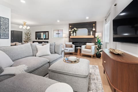 Cottage on 9th-Experience Fall in Zionsville!