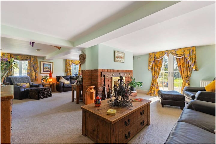 Beautiful Countryside Home With Indoor Heated Pool - Marlborough