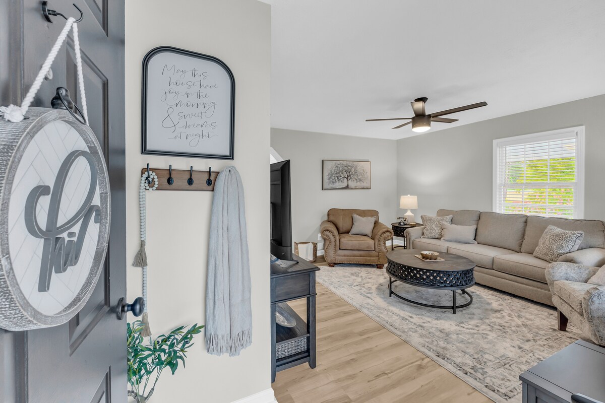 Top Airbnb: Downtown Delight | Cozy, Renovated Home Sleeps 6 in Atlanta Suburbs