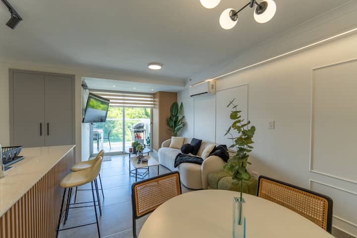 Beachfront 1br Corner Condo - Panama