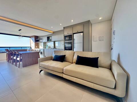 Top Airbnb: Sophistication with a sea view | Downtown | 200m from the beach em Itapoá
