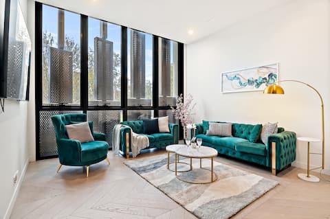 Luxurious 4BR 3-Storey Townhouse in Port Melbourne