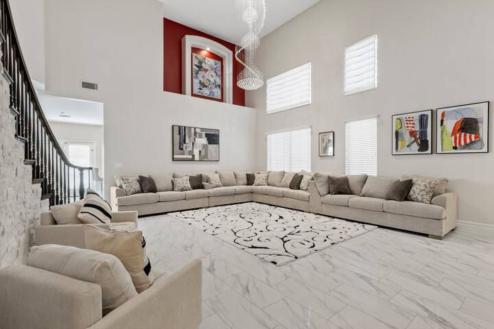 The Hera | 6 Bedrooms 4 Baths | 15 Mins to Strip gallery image 4