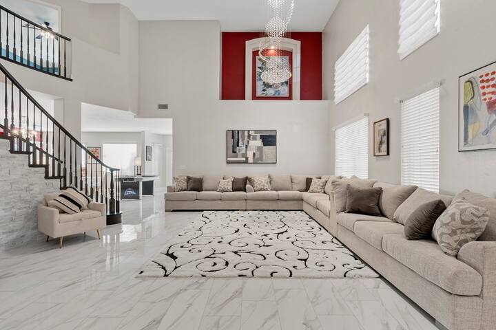 The Hera | 6 Bedrooms 4 Baths | 15 Mins to Strip gallery image 3