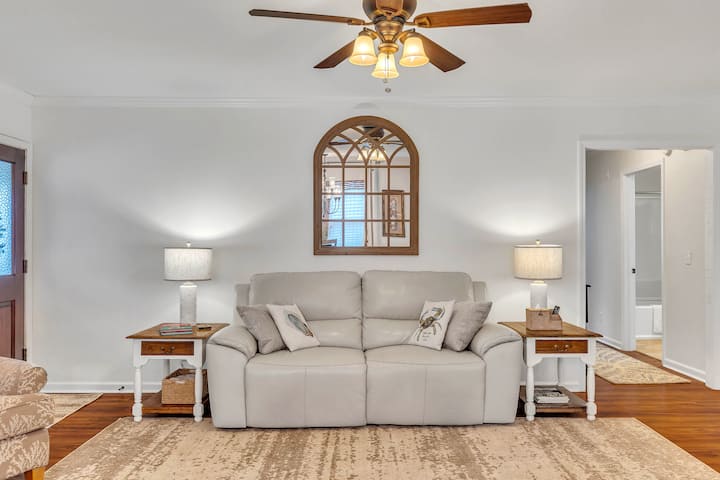 Blueberry Bungalow Renovated Near Savannah - Richmond Hill, GA