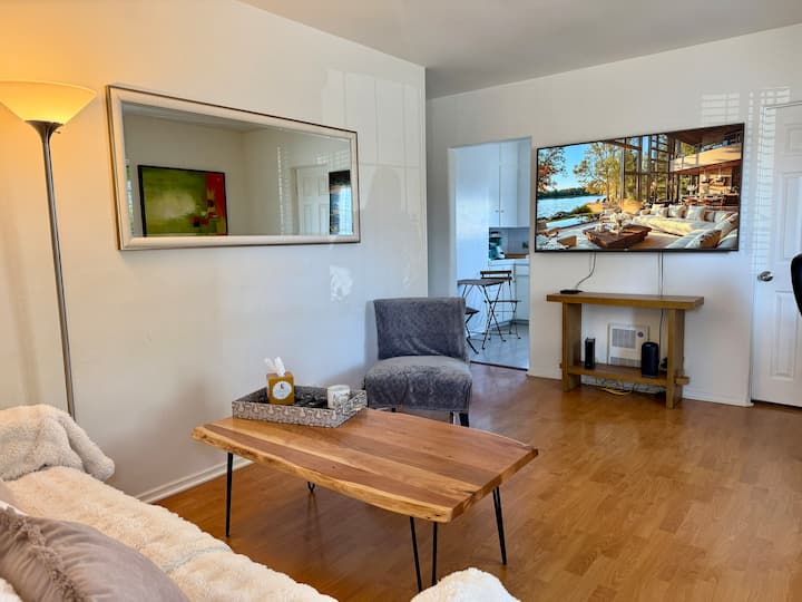 Original Charm Cozy Stay - Burbank, CA