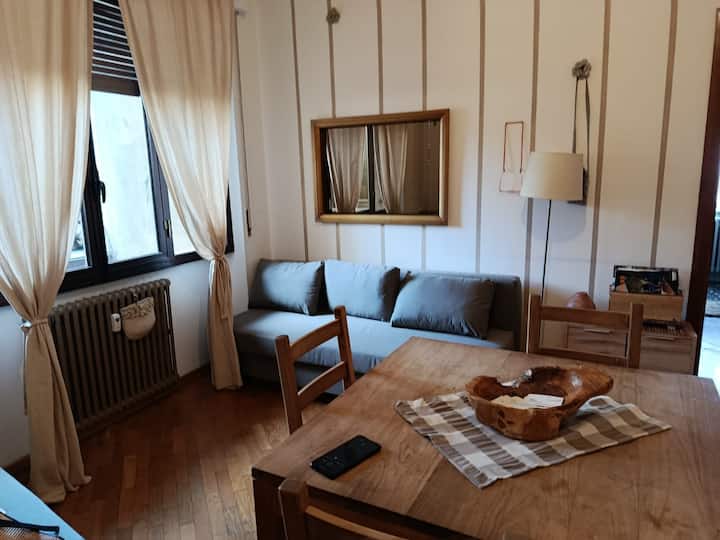 Sofa inabadilika kwa urahisi kuwa vitanda viwili vya starehe, vinavyofaa na vinavyofanya kazi ili kuhakikisha starehe ya kiwango cha juu kwa wageni.