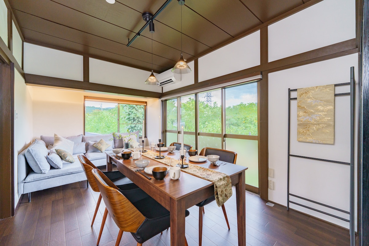 Private house with a view of Mt. Fuji from the dining room and