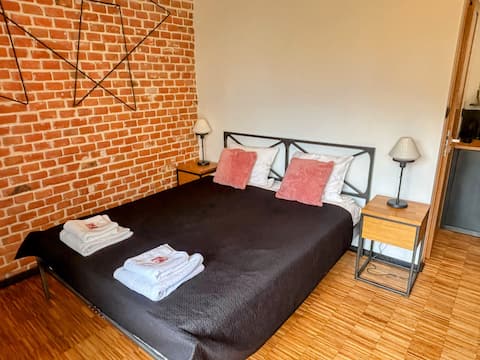 Top performing Airbnb: 21 Roses, a loft in Dębniki, in the heart of Krakow in Dębniki