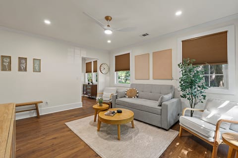 Popular Airbnb listing: 1mi to MCRD PI | Pinky's Palace | Cozy Bungalow in Port Royal