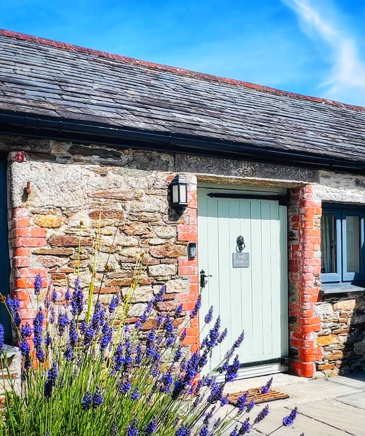 Rustic Barn With Stunning Valley View - Boscastle